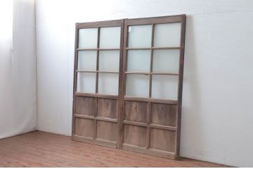アンティーク建具　重厚!!　特注品　総欅(ケヤキ)材　昭和を感じるノスタルジックな佇まいが魅力的なガラス戸2枚セット(引き戸)(R-080970)