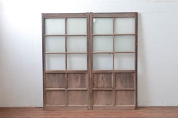 アンティーク建具　重厚!!　特注品　総欅(ケヤキ)材　昭和を感じるノスタルジックな佇まいが魅力的なガラス戸2枚セット(引き戸)(R-080970)
