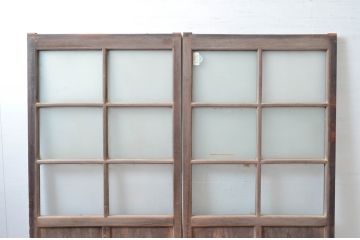 アンティーク建具　重厚!!　特注品　総欅(ケヤキ)材　昭和を感じるノスタルジックな佇まいが魅力的なガラス戸2枚セット(引き戸)(R-080970)