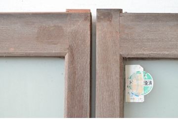 アンティーク建具　重厚!!　特注品　総欅(ケヤキ)材　昭和を感じるノスタルジックな佇まいが魅力的なガラス戸2枚セット(引き戸)(R-080970)