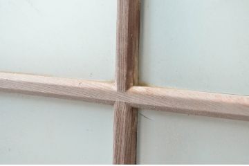 アンティーク建具　重厚!!　特注品　総欅(ケヤキ)材　昭和を感じるノスタルジックな佇まいが魅力的なガラス戸2枚セット(引き戸)(R-080970)