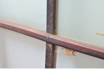 アンティーク建具　重厚!!　特注品　総欅(ケヤキ)材　昭和を感じるノスタルジックな佇まいが魅力的なガラス戸2枚セット(引き戸)(R-080970)