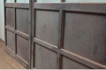 アンティーク建具　重厚!!　特注品　総欅(ケヤキ)材　昭和を感じるノスタルジックな佇まいが魅力的なガラス戸2枚セット(引き戸)(R-080970)