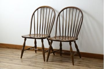 中古　柏木工　ゆったりとした座り心地が魅力的なウィンザーチェア2脚セット(ウインザーチェア、かしわ木工、KASHIWA、ダイニングチェア、板座チェア、椅子、イス)(R-080972)
