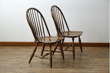 中古　柏木工　ゆったりとした座り心地が魅力的なウィンザーチェア2脚セット(ウインザーチェア、かしわ木工、KASHIWA、ダイニングチェア、板座チェア、椅子、イス)(R-080972)