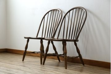 中古　柏木工　ゆったりとした座り心地が魅力的なウィンザーチェア2脚セット(ウインザーチェア、かしわ木工、KASHIWA、ダイニングチェア、板座チェア、椅子、イス)(R-080972)