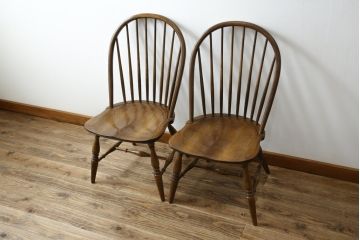 中古　柏木工　ゆったりとした座り心地が魅力的なウィンザーチェア2脚セット(ウインザーチェア、かしわ木工、KASHIWA、ダイニングチェア、板座チェア、椅子、イス)(R-080972)