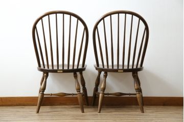 中古　柏木工　ゆったりとした座り心地が魅力的なウィンザーチェア2脚セット(ウインザーチェア、かしわ木工、KASHIWA、ダイニングチェア、板座チェア、椅子、イス)(R-080972)