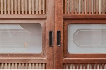 アンティーク建具　腰板欅(ケヤキ)材　和の風情感じられる裏障子付きの格子戸4枚セット(引き戸、障子戸)(R-080983)