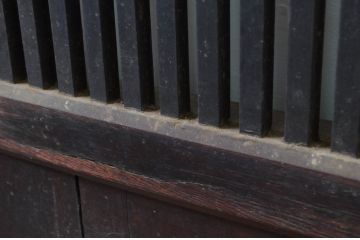 アンティーク建具　総栗材　サイズが良いね!和モダンなデザインで取り入れやすい格子蔵戸1枚(引き戸、格子戸、玄関戸)(R-080985)