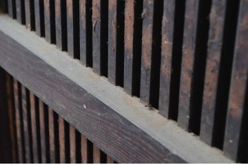 アンティーク建具　総栗材　サイズが良いね!和モダンなデザインで取り入れやすい格子蔵戸1枚(引き戸、格子戸、玄関戸)(R-080985)