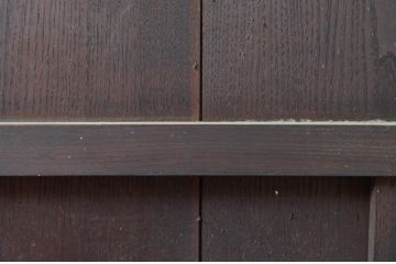 アンティーク建具　総栗材　長い時を経て刻まれた味わいが魅力の蔵戸1枚(玄関戸、引き戸)(R-080986)