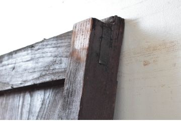 アンティーク建具　総栗材　長い時を経て刻まれた味わいが魅力の蔵戸1枚(玄関戸、引き戸)(R-080986)