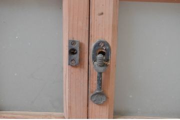 アンティーク建具　大正ロマンなデザインが魅力的な木味感じる窓2枚セット(ガラス戸、引き戸)(R-080989)