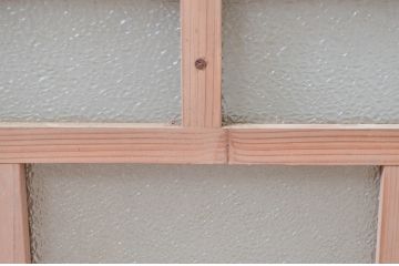 アンティーク建具　大正ロマンなデザインが魅力的な木味感じる窓1枚(ガラス戸、引き戸)(R-080990)
