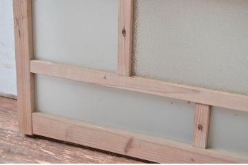 アンティーク建具　大正ロマンなデザインが魅力的な木味感じる窓2枚セット(引き戸、ガラス窓)(R-080991)