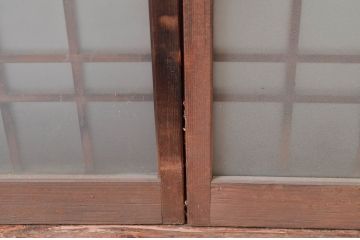 アンティーク建具　格子入り　どこか懐かしい雰囲気漂うガラス窓2枚セット(ガラス戸、引き戸)(R-080992)