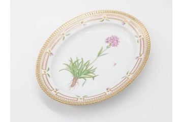 デンマーク　ROYAL COPENHAGEN(ロイヤルコペンハーゲン)　フローラダニカ　ピンクの花のデザインが可愛らしいオーバルプレート(金彩、フラワー、ディッシュ、中皿、洋食器、北欧)(R-080997)　