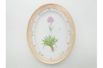 デンマーク　ROYAL COPENHAGEN(ロイヤルコペンハーゲン)　フローラダニカ　ピンクの花のデザインが可愛らしいオーバルプレート(金彩、フラワー、ディッシュ、中皿、洋食器、北欧)(R-080997)　