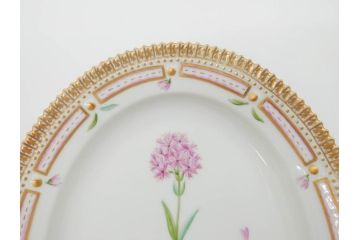 デンマーク　ROYAL COPENHAGEN(ロイヤルコペンハーゲン)　フローラダニカ　ピンクの花のデザインが可愛らしいオーバルプレート(金彩、フラワー、ディッシュ、中皿、洋食器、北欧)(R-080997)　