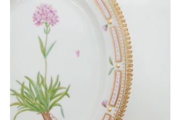 デンマーク　ROYAL COPENHAGEN(ロイヤルコペンハーゲン)　フローラダニカ　ピンクの花のデザインが可愛らしいオーバルプレート(金彩、フラワー、ディッシュ、中皿、洋食器、北欧)(R-080997)　