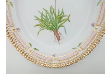 デンマーク　ROYAL COPENHAGEN(ロイヤルコペンハーゲン)　フローラダニカ　ピンクの花のデザインが可愛らしいオーバルプレート(金彩、フラワー、ディッシュ、中皿、洋食器、北欧)(R-080997)　