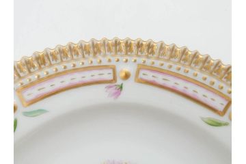 デンマーク　ROYAL COPENHAGEN(ロイヤルコペンハーゲン)　フローラダニカ　ピンクの花のデザインが可愛らしいオーバルプレート(金彩、フラワー、ディッシュ、中皿、洋食器、北欧)(R-080997)　