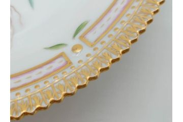 デンマーク　ROYAL COPENHAGEN(ロイヤルコペンハーゲン)　フローラダニカ　ピンクの花のデザインが可愛らしいオーバルプレート(金彩、フラワー、ディッシュ、中皿、洋食器、北欧)(R-080997)　
