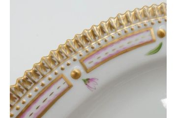 デンマーク　ROYAL COPENHAGEN(ロイヤルコペンハーゲン)　フローラダニカ　ピンクの花のデザインが可愛らしいオーバルプレート(金彩、フラワー、ディッシュ、中皿、洋食器、北欧)(R-080997)　
