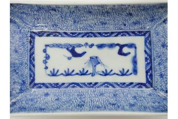 江戸期　成化年製　古伊万里　染付　微塵唐草　松竹梅文　約21cm　6.7寸　細かな絵付けが魅力の長皿2枚セット(角皿、和食器、和皿、六寸七分)(R-080998)