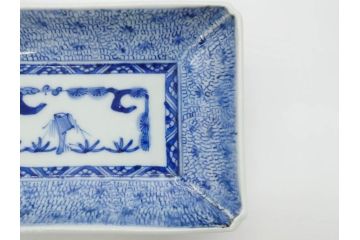 江戸期　成化年製　古伊万里　染付　微塵唐草　松竹梅文　約21cm　6.7寸　細かな絵付けが魅力の長皿2枚セット(角皿、和食器、和皿、六寸七分)(R-080998)