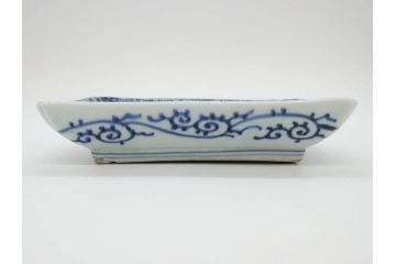 江戸期　成化年製　古伊万里　染付　微塵唐草　松竹梅文　約21cm　6.7寸　細かな絵付けが魅力の長皿2枚セット(角皿、和食器、和皿、六寸七分)(R-080998)