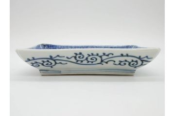 江戸期　成化年製　古伊万里　染付　微塵唐草　松竹梅文　約21cm　6.7寸　細かな絵付けが魅力の長皿2枚セット(角皿、和食器、和皿、六寸七分)(R-080998)