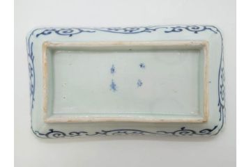江戸期　成化年製　古伊万里　染付　微塵唐草　松竹梅文　約21cm　6.7寸　細かな絵付けが魅力の長皿2枚セット(角皿、和食器、和皿、六寸七分)(R-080998)