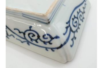 江戸期　成化年製　古伊万里　染付　微塵唐草　松竹梅文　約21cm　6.7寸　細かな絵付けが魅力の長皿2枚セット(角皿、和食器、和皿、六寸七分)(R-080998)