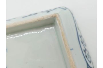 江戸期　成化年製　古伊万里　染付　微塵唐草　松竹梅文　約21cm　6.7寸　細かな絵付けが魅力の長皿2枚セット(角皿、和食器、和皿、六寸七分)(R-080998)