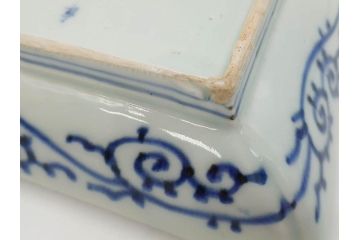 江戸期　成化年製　古伊万里　染付　微塵唐草　松竹梅文　約21cm　6.7寸　細かな絵付けが魅力の長皿2枚セット(角皿、和食器、和皿、六寸七分)(R-080998)
