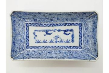江戸期　成化年製　古伊万里　染付　微塵唐草　松竹梅文　約21cm　6.7寸　細かな絵付けが魅力の長皿2枚セット(角皿、和食器、和皿、六寸七分)(R-080998)
