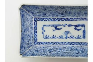 江戸期　成化年製　古伊万里　染付　微塵唐草　松竹梅文　約21cm　6.7寸　細かな絵付けが魅力の長皿2枚セット(角皿、和食器、和皿、六寸七分)(R-080998)