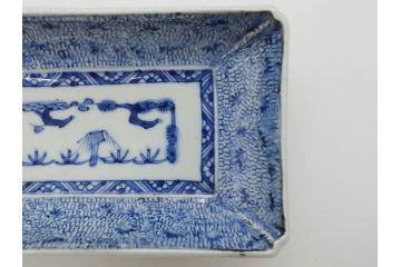 江戸期　成化年製　古伊万里　染付　微塵唐草　松竹梅文　約21cm　6.7寸　細かな絵付けが魅力の長皿2枚セット(角皿、和食器、和皿、六寸七分)(R-080998)