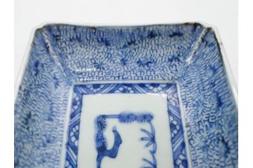 江戸期　成化年製　古伊万里　染付　微塵唐草　松竹梅文　約21cm　6.7寸　細かな絵付けが魅力の長皿2枚セット(角皿、和食器、和皿、六寸七分)(R-080998)