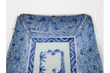 江戸期　成化年製　古伊万里　染付　微塵唐草　松竹梅文　約21cm　6.7寸　細かな絵付けが魅力の長皿2枚セット(角皿、和食器、和皿、六寸七分)(R-080998)