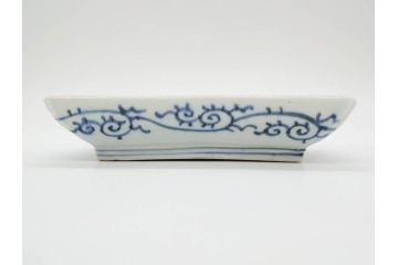 江戸期　成化年製　古伊万里　染付　微塵唐草　松竹梅文　約21cm　6.7寸　細かな絵付けが魅力の長皿2枚セット(角皿、和食器、和皿、六寸七分)(R-080998)