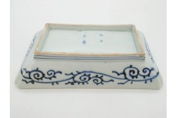 江戸期　成化年製　古伊万里　染付　微塵唐草　松竹梅文　約21cm　6.7寸　細かな絵付けが魅力の長皿2枚セット(角皿、和食器、和皿、六寸七分)(R-080998)