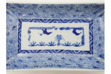江戸期　成化年製　古伊万里　染付　微塵唐草　松竹梅文　約20cm　6.6寸　お料理を引き立ててくれる長皿2枚セット(角皿、和食器、和皿、六寸六分)(R-080999)