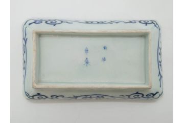 江戸期　成化年製　古伊万里　染付　微塵唐草　松竹梅文　約20cm　6.6寸　お料理を引き立ててくれる長皿2枚セット(角皿、和食器、和皿、六寸六分)(R-080999)