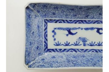 江戸期　成化年製　古伊万里　染付　微塵唐草　松竹梅文　約20cm　6.6寸　お料理を引き立ててくれる長皿2枚セット(角皿、和食器、和皿、六寸六分)(R-080999)