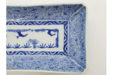 江戸期　成化年製　古伊万里　染付　微塵唐草　松竹梅文　約20cm　6.6寸　お料理を引き立ててくれる長皿2枚セット(角皿、和食器、和皿、六寸六分)(R-080999)