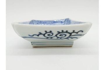 江戸期　成化年製　古伊万里　染付　微塵唐草　松竹梅文　約20cm　6.6寸　お料理を引き立ててくれる長皿2枚セット(角皿、和食器、和皿、六寸六分)(R-080999)