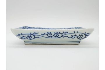 江戸期　成化年製　古伊万里　染付　微塵唐草　松竹梅文　約20cm　6.6寸　匠の美技が光る長皿2枚セット(角皿、和食器、和皿、六寸六分)(R-081000)